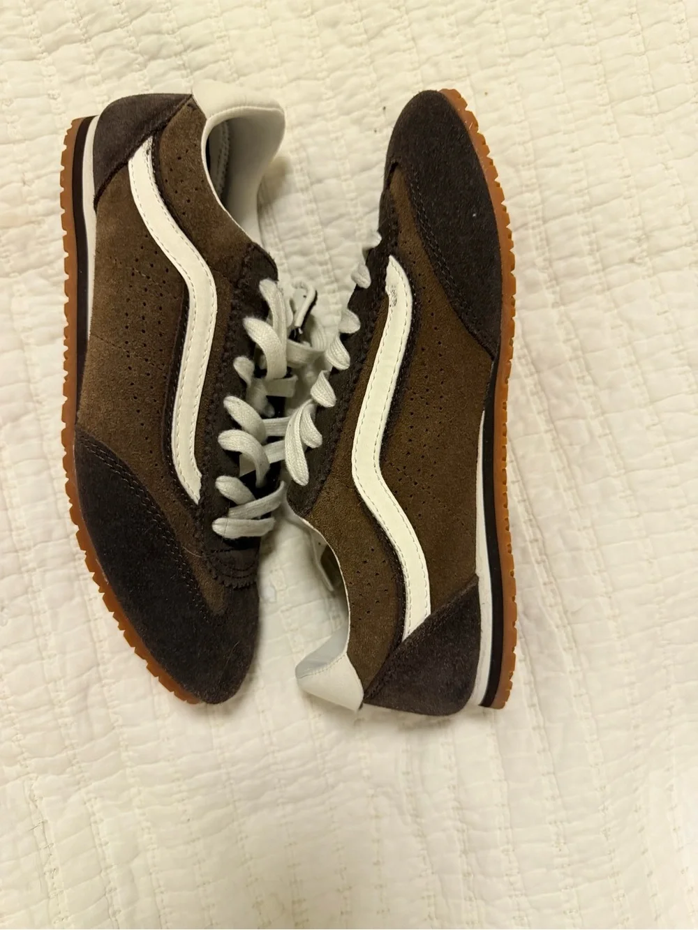 Vans Women’s Super Lowpro Shoe 8.5 | Brown and white